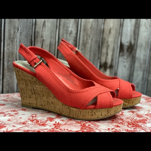 🌈Super Cute Coral Wedges 🐠💖 - Picture 1 of 8